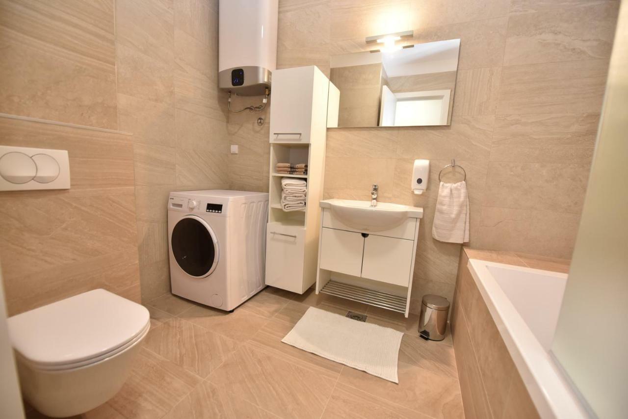 The Main Square Apartments บันยาลูกา ภายนอก รูปภาพ